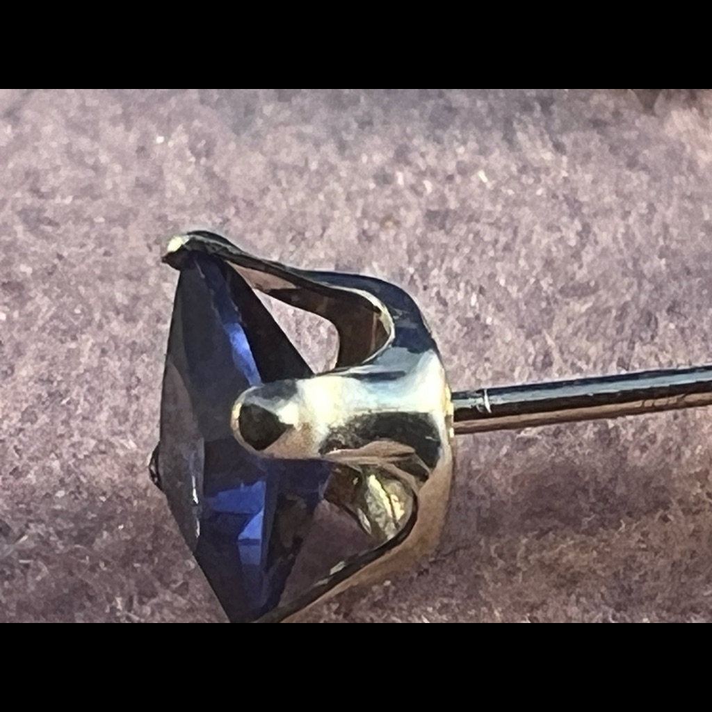 10 Kt Gold Earrings With London Topaz